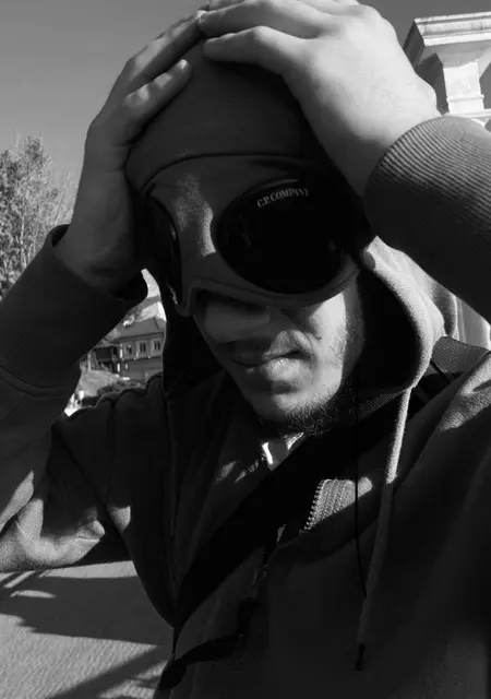 Я Коля, 20, из Тернополя, ищу знакомства на одну ночь