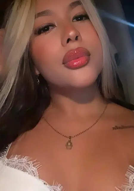 Soy Yuli, 22 años de Alicante, busco conocer gente para lío de una noche