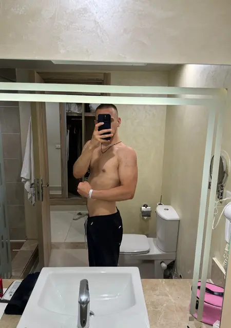 Я Максим, 19, из Остравы, ищу знакомства без обязательств