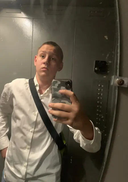 Валентин из Каменца-Подольского, ищу на сайте постоянные отношения