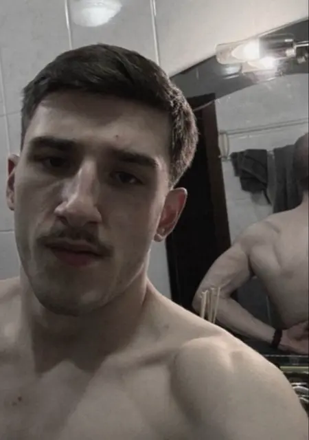 Я Vvvr, 18, из Кривого Рога, ищу знакомство для постоянных отношений