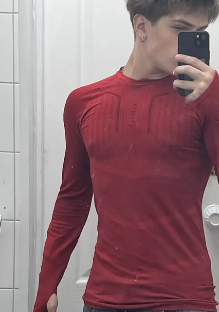 Артем из Киева, мне 18, познакомлюсь на одну ночь