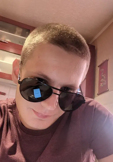 Я Антон, 24, из Каменского, ищу знакомство для приятного времяпровождения