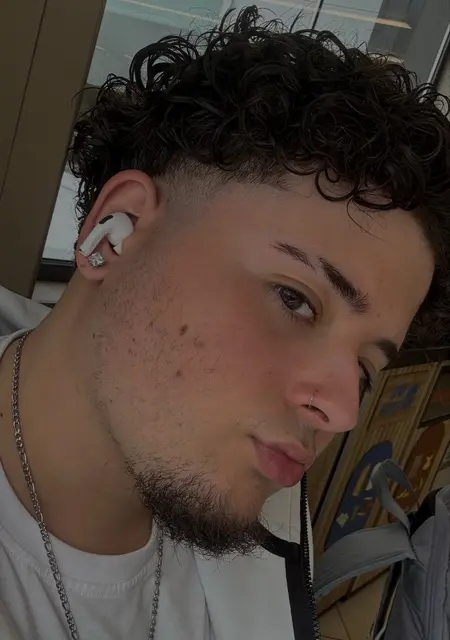 Я Raul, 19, знакомлюсь без обязательств в Мадриде