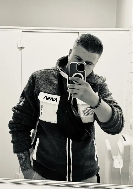 Я Вася, 22 років з Чернівців, шукаю знайомство для приємного проведення часу