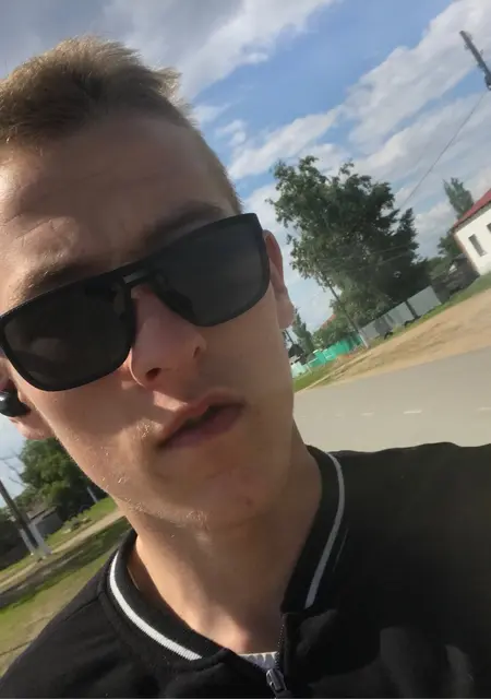 Я Гена, 20, из Астаны, ищу знакомства на одну ночь