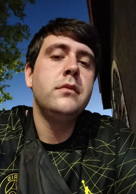 Soy Alejandro, 31 años, conociéndome para relación sin ataduras en Santa Cruz de Tenerife
