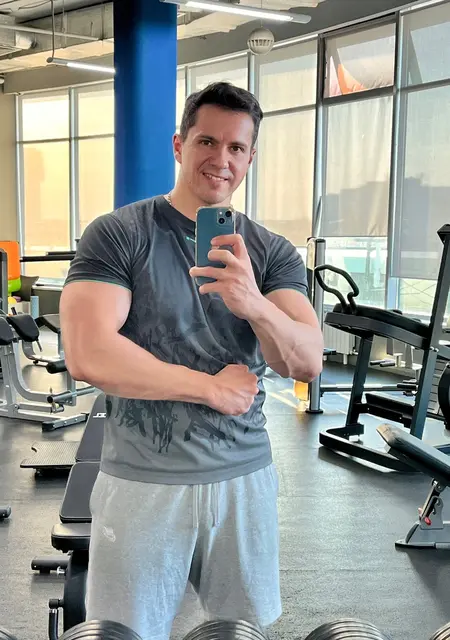 Я Aleksandr, 34, из Франкфурта-на-майне, ищу знакомство для совместных путешествий