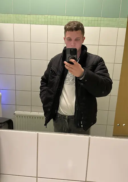 Влад из Варшавы, мне 18, познакомлюсь для вирта