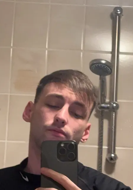 Jonathan из Хильдесхайм, мне 22, познакомлюсь на одну ночь