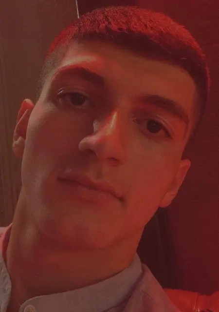 Я Руслан, 22, из Энсхеде, ищу знакомство для приятного времяпровождения