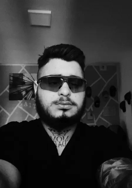 Я Christian, 18, из Ангри, ищу знакомство для открытые отношения