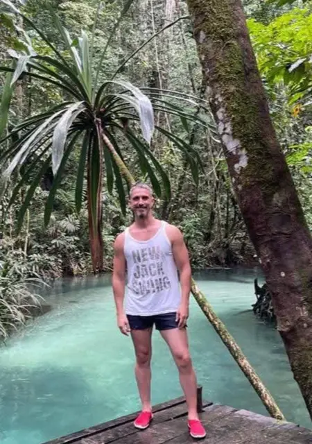 Soy Pepe, 39 años de Sevilla, busco conocer gente para lío de una noche