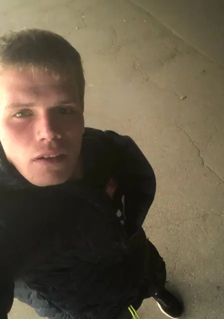 Я Саша, 31 років з Донецька, шукаю знайомства без зобов'язань