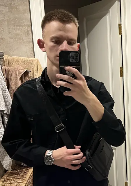 Я Данил, 20 років, знайомлюсь для відкриті стосунки у Мелітополі