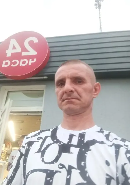 Я Сергей, 42, из Могилёва, ищу знакомства на одну ночь