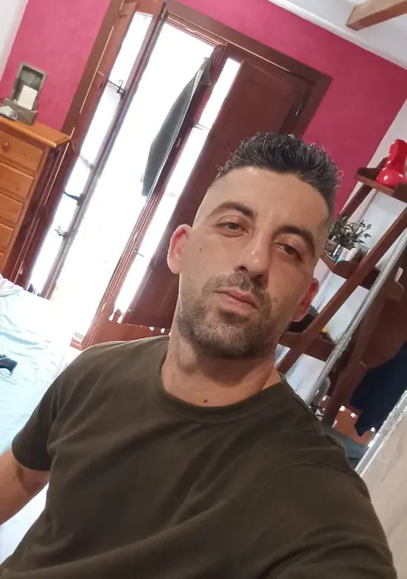 Denis de Madrid, tengo 35 años, listo para conocer para lío de una noche
