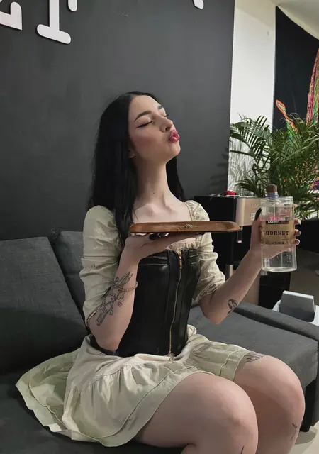 Елена из Пхукета, ищу на сайте приятное времяпровождение