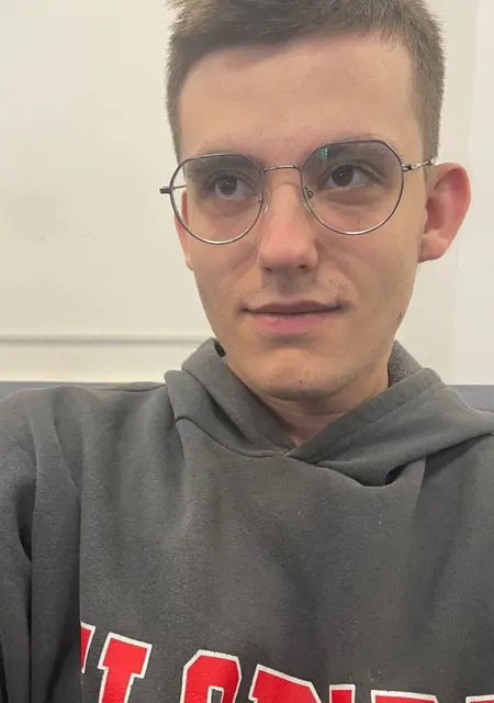 Я Назар, 22, знакомлюсь без обязательств в Гравлин