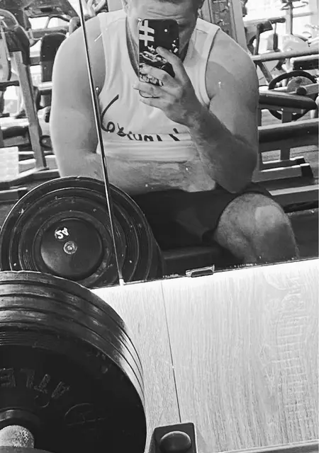 Влад из Днепра, мне 19, познакомлюсь на одну ночь