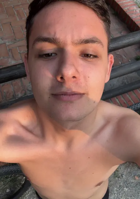 Aaron de Granada, busco en el sitio lío de una noche