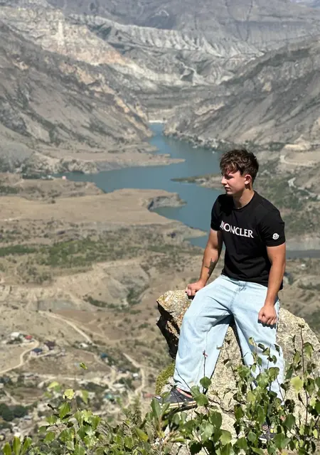 Матвей из Брюсселя, ищу на сайте знакомства на одну ночь