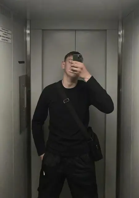 Я Валентин, 18, из Каменца-Подольского, ищу знакомство для открытые отношения