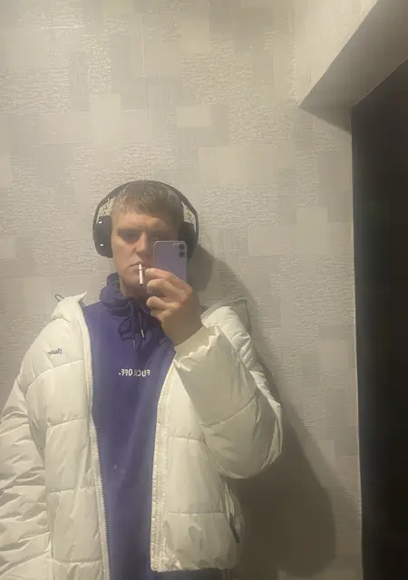 Егор из Минска, мне 22, познакомлюсь для вирта