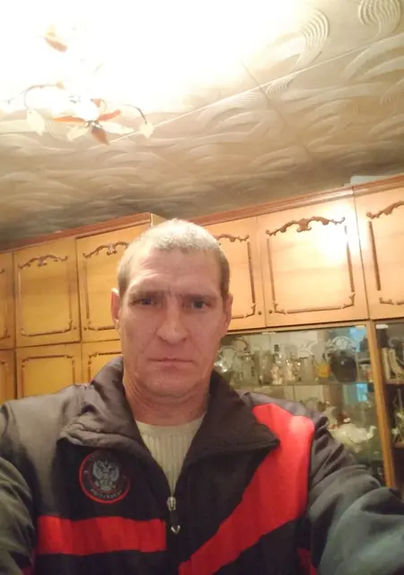 Вадим из Новопскова, мне 44, познакомлюсь на одну ночь