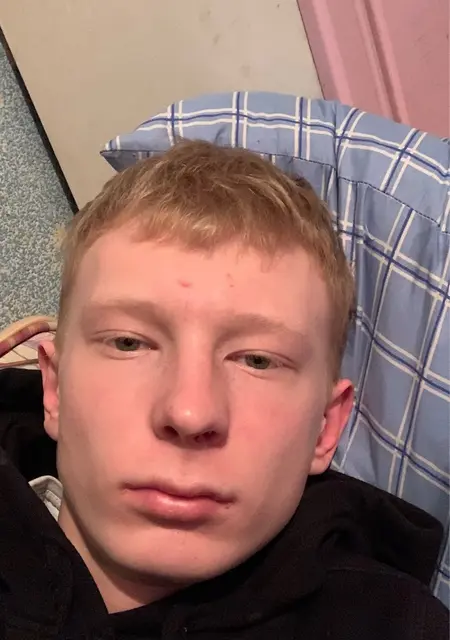 Антон из Берлина, мне 18, познакомлюсь без обязательств