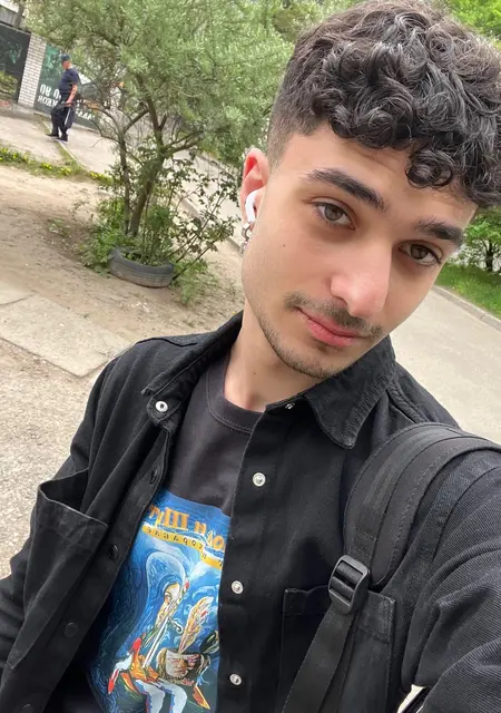 Ернест з Дніпра, мені 20 років, познайомлюсь на одну ніч