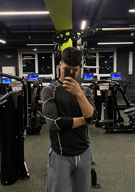 Я Ньургун, 21, знакомлюсь на одну ночь в Праге