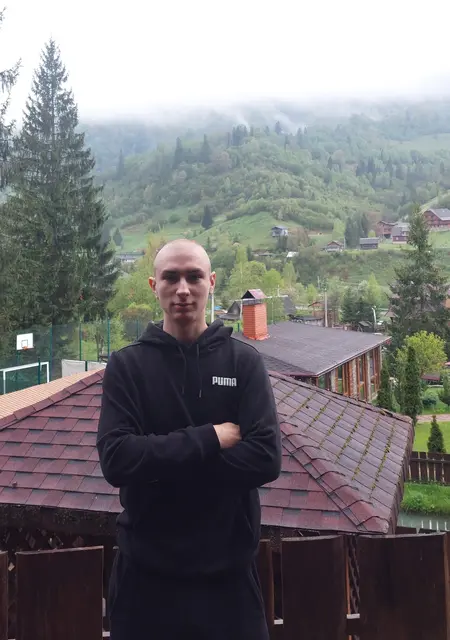 Я Антон, 21, знакомлюсь на одну ночь в Кривом Роге