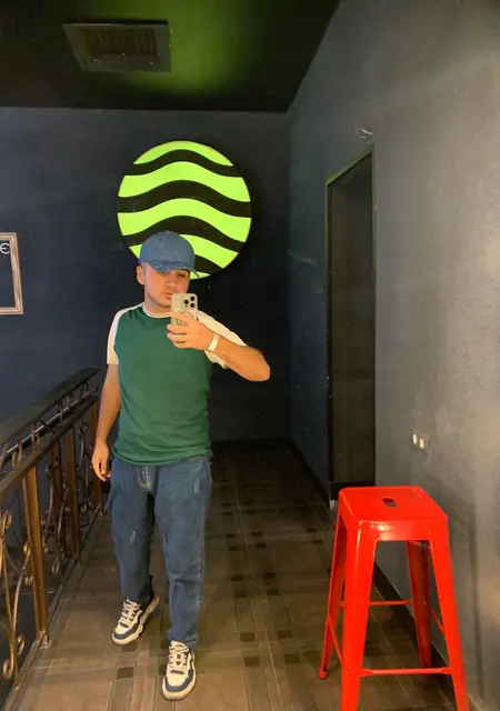 Я Дима, 23, из Новополоцка, ищу знакомство для открытые отношения