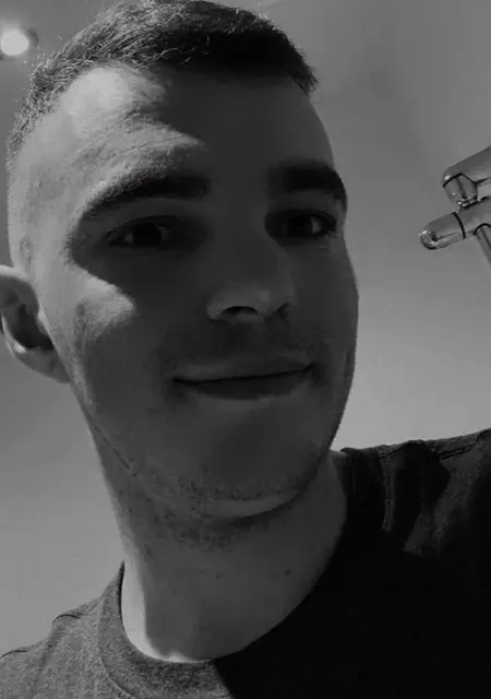 Bohdan из Праги, мне 23, познакомлюсь для приятного времяпровождения