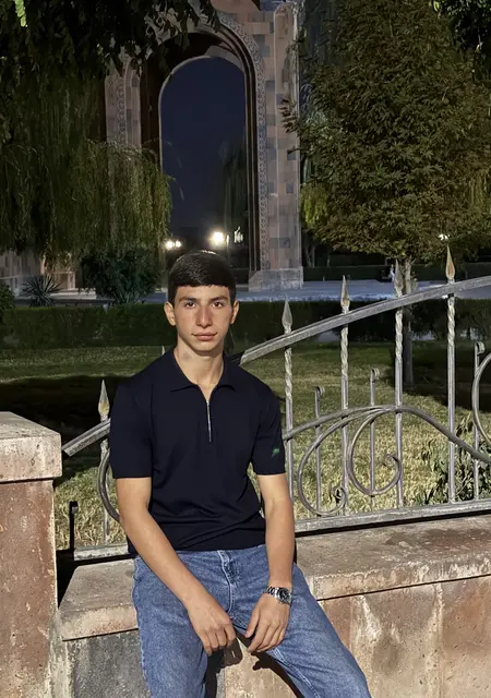 Jivan из Арташат, мне 19, познакомлюсь для постоянных отношений