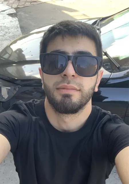 Руслан из Франкфурта-на-майне, мне 24, познакомлюсь для приятного времяпровождения