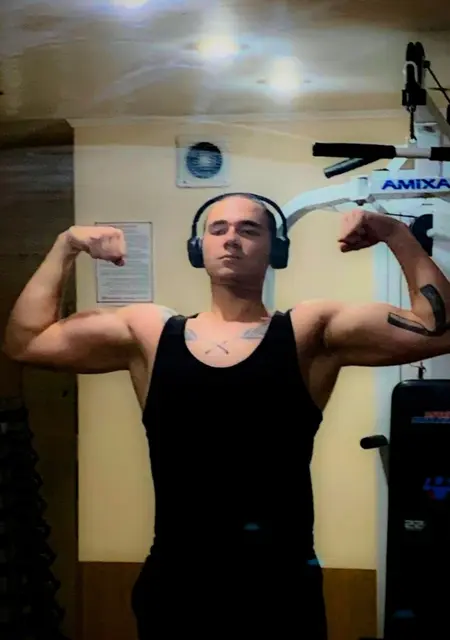 Я Николай, 18 років, знайомлюсь на одну ніч у Кривому Розі