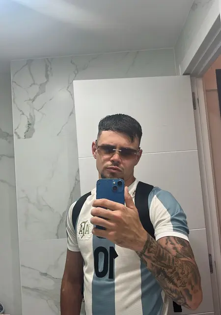 Soy Christian, 22 años, conociéndome para chatear en Madrid