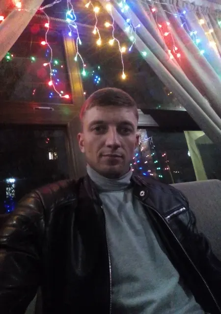 Я Максим, 27, из Луцка, ищу знакомства без обязательств
