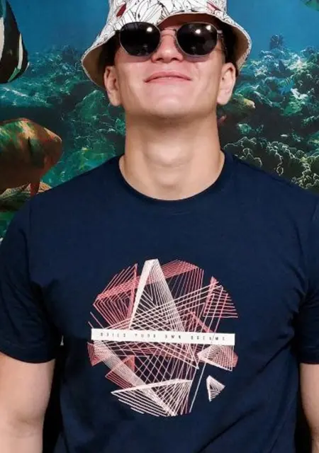 Я Тимур, 23, из Стокгольма, ищу знакомства без обязательств