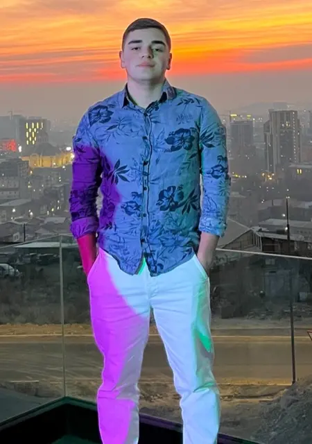 Я Vano, 20, знакомлюсь на одну ночь в Ереване