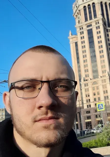 Я Тимур, 18, из Львова, ищу знакомство для приятного времяпровождения