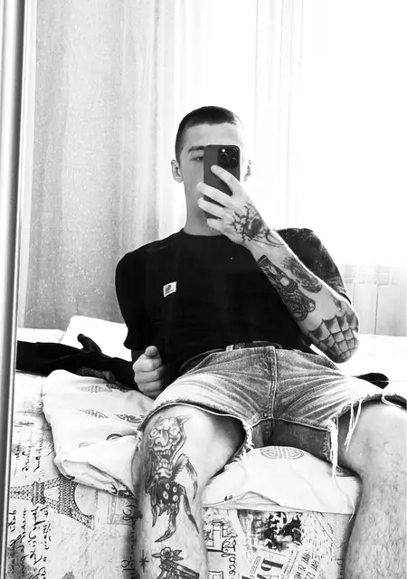 Я Рома, 19, из Староконстантинова, ищу знакомства на одну ночь