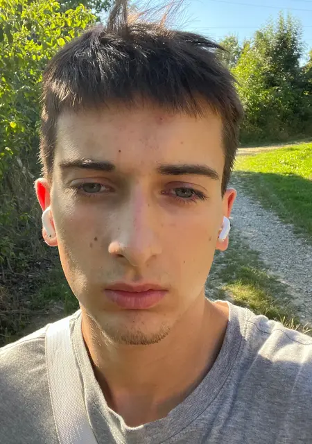 Я Влад, 19, из Каменского, ищу знакомство для постоянных отношений