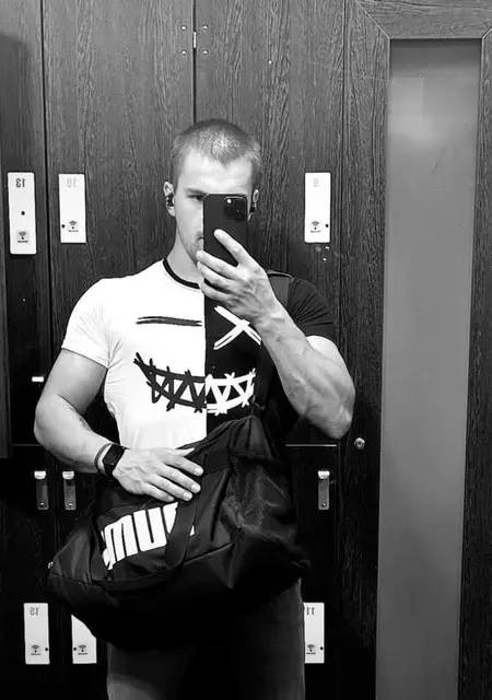 Юрий из Клагенфурт, мне 27, познакомлюсь на одну ночь