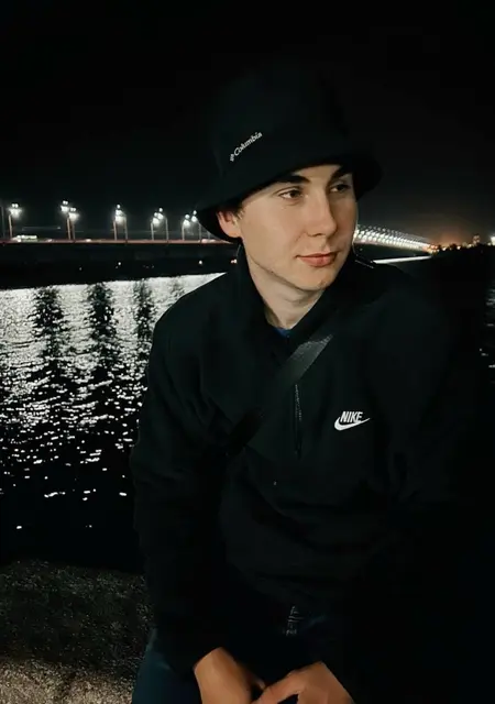 Я Лев, 20 років з Павлоград, шукаю знайомство для відкриті стосунки