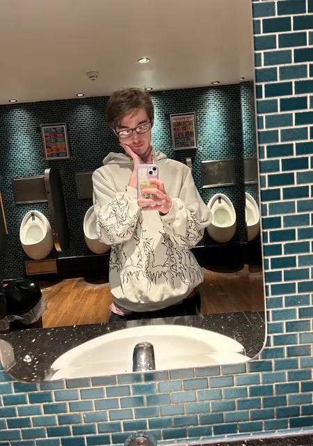 I'm Winter, 25, looking to meet for no strings attached in Northampton