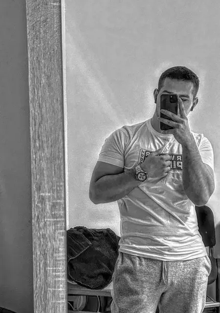 Я Іван, 20 років з Хуста, шукаю знайомство для постійних стосунків