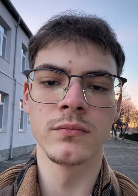 Тарас з Стрий, мені 19 років, познайомлюсь для вірт